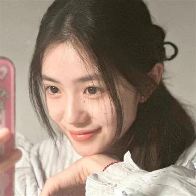 窗中女孩